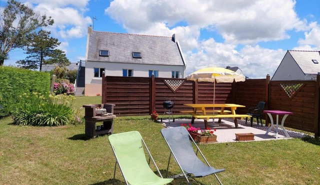 Apartment on the first floor with independent entrance, Ploudalmézeau