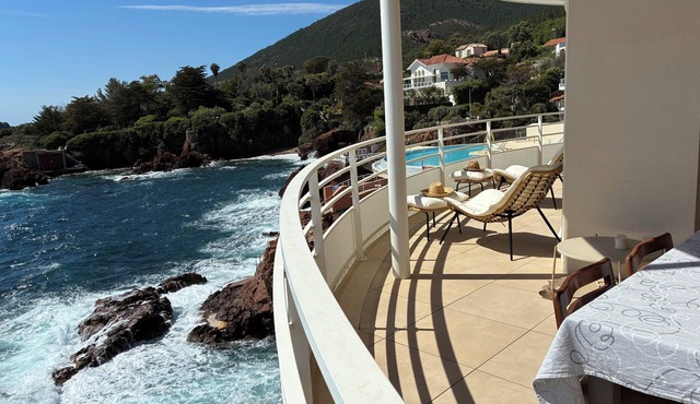 Apartment on the sea Clim heated pool parking