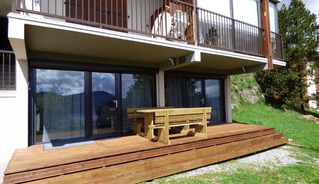 Apartment on the ground floor with terrace. Nice view.100m from the slopes.Quiet