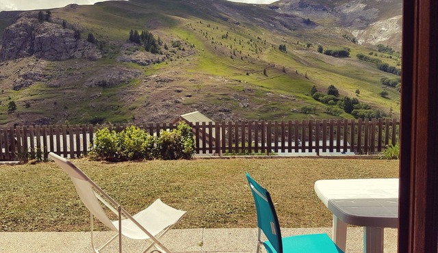 Apartment on the ground floor in Le Chazelet facing the Meije & its glacier