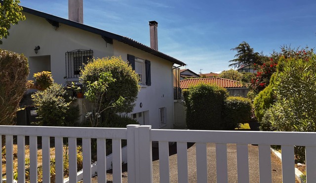 Apartment on the ground floor - 2 bedrooms - in villa on Anglet (BASQUE coast)