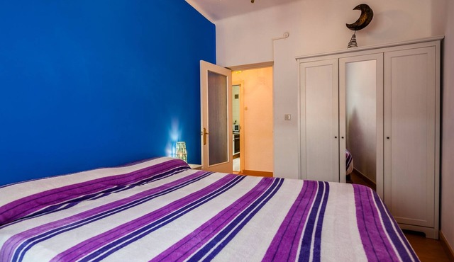 Apartment on the Santoña promenade, a few meters from the port and beach. WIFI