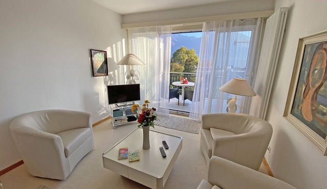 Apartment on the top floor of a well-kept apartment building with indoor swimming pool.