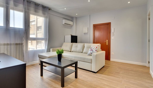 Apartment only 5 minutes from Basilica del Pilar with option of garage.