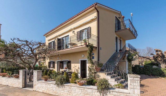 Apartment Orzan with Balcony and Sea View III