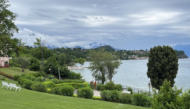 Apartment overlooking the lake
