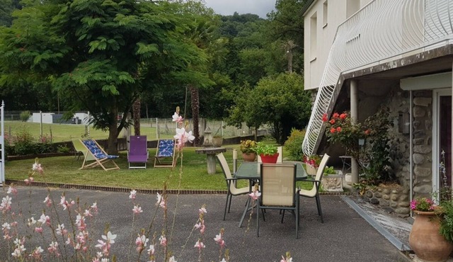 APARTMENT OVERLOOKING PIC DU VISCOS AND CABALIROS GROUND FLOOR 4 PEOPLE