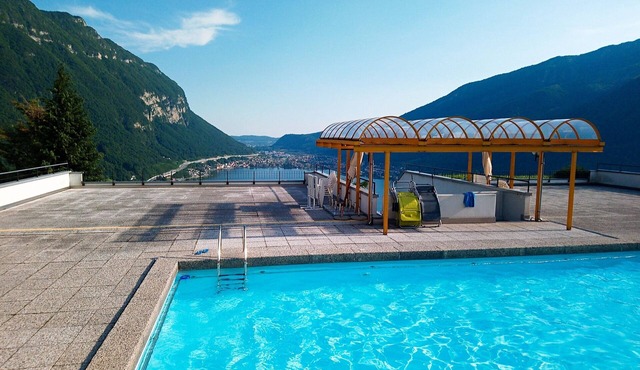 Apartment overlooking Lake Lugano w. heated pool, stunning view from balcony