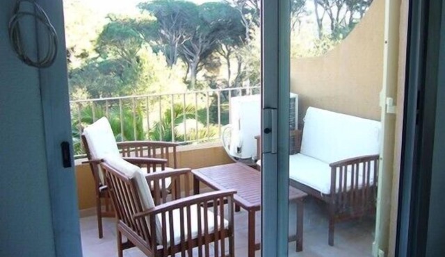 Apartment overlooking the gulf of Saint Tropez in a quiet residence Gassin