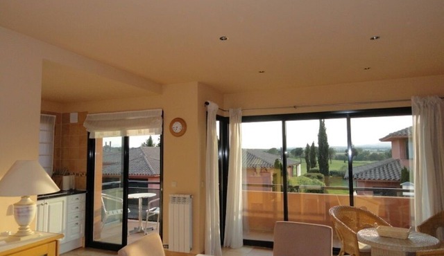 Apartment overlooking the golf course. Ideal for families looking for relaxation and tranquility.