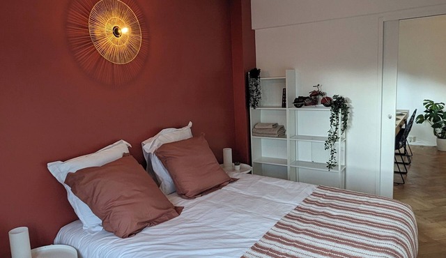 Apartment Père la Chaise, Paris 20, safe, calm and bright. 8P/3BR