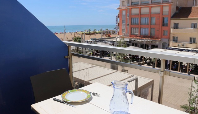 APARTMENT P2 SECOND FLOOR SEA VIEW NEAR THE BEACH