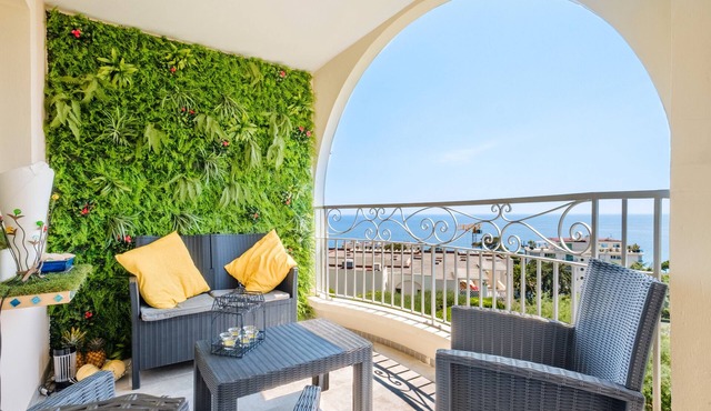 Apartment "Palais Isabelle" with Sea View and Terrace, Steps from the Beaches of Cannes