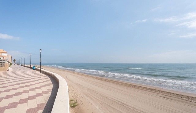 Apartment 'Palmeretes 1°linea' with Sea View, Balcony and Wi-Fi