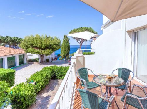Apartment Palmiers I-2 by Interhome
