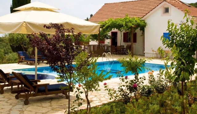 Apartment 'Pandora Villa' with Mountain View, Wi-Fi and Air Conditioning