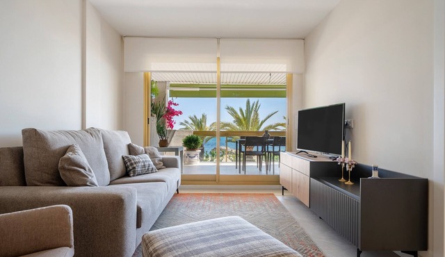 Apartment 'Pelicano' with Sea View, Wi-Fi and Air Conditioning