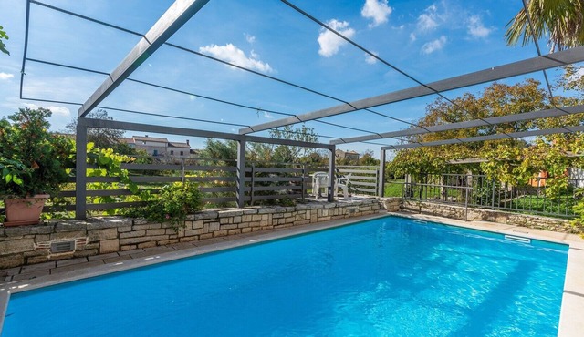 Apartment Peresiji AUC with Shared pool