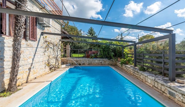 Apartment Peresiji AUB with Shared pool