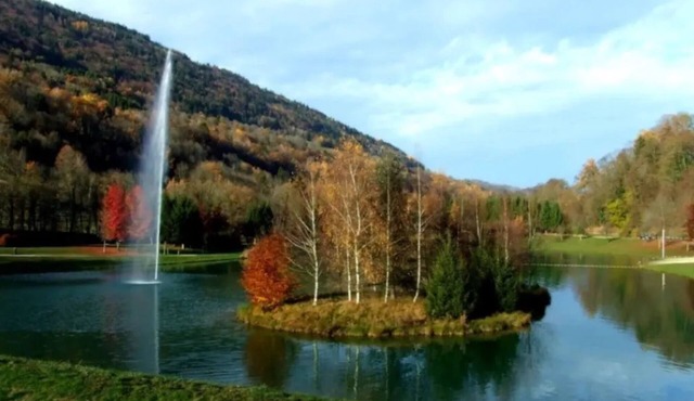 Apartment 'Petit Nid Entre Lac Et Montagnes' with Shared Pool, Private Garden and Wi-Fi