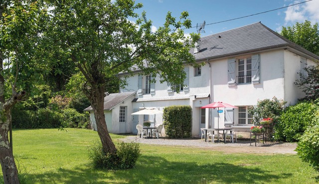 Apartment 'Pibeste' with Mountain View, Shared Garden and Wi-Fi