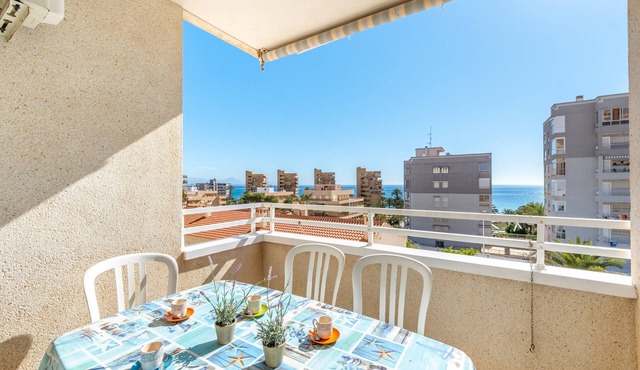 Apartment 'Piso en la playa con piscinas y vistas al mar arenales'