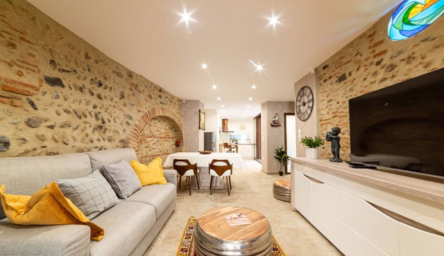 Apartment 'Plaisir Des Pierres' with Private Terrace and Wi-Fi