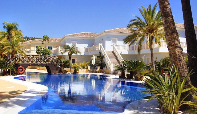 Apartment Playa La Fustera Benissa, to enjoy sun, sea and mountains.
