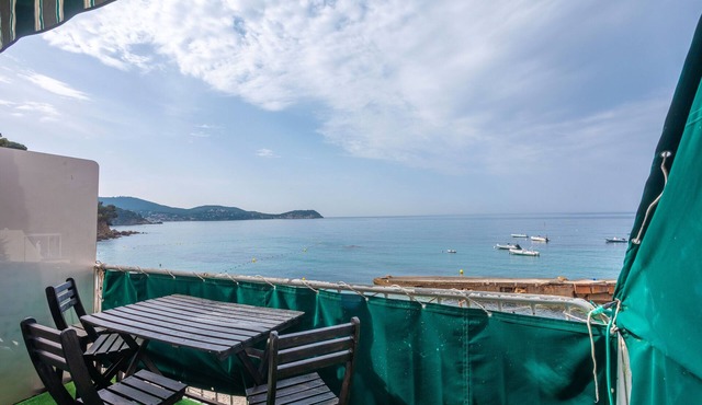 Apartment 'Porte Rouge 3' with Sea View