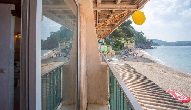 Apartment 'Porte Rouge 3' with Sea View