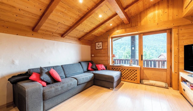 Apartment 'Proche La Clusaz' with Mountain View and Balcony