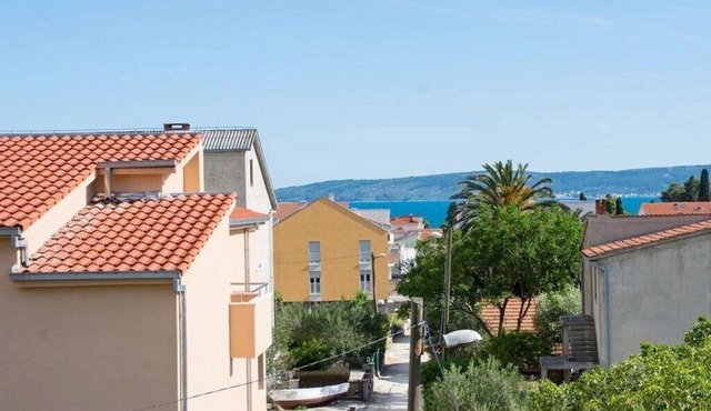 Apartment Predrag, (15666), Kaštel Lukšic, hr