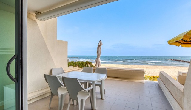 Apartment "Première Ligne Avec Terrasse" with Sea View, Private Terrace & Wi-Fi