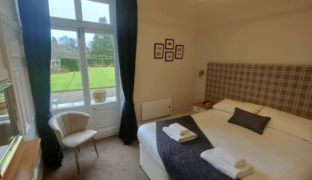 Apartment-Private Bathroom-Hambelton