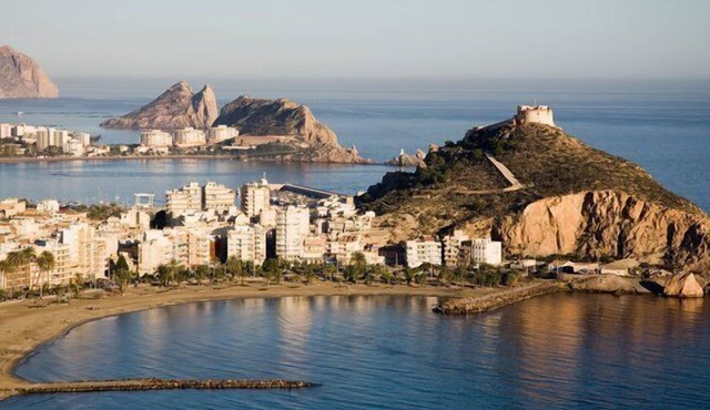 Apartment privileged location 50 mt from the beach with 4 bedrooms and garage.