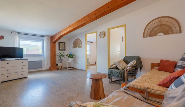 Apartment 'Propriété De Geneviève' with Private Terrace and Wi-Fi