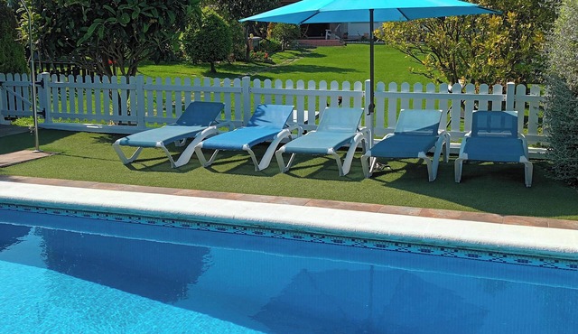 Apartment Pueblo de Mogro with swimming pool and garden-Beach- near Santander