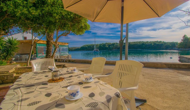 Apartment Punta Blue, only 5m from the sea, the island of Cres