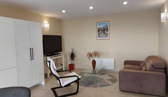 Apartment 'Pyrenea' with Mountain View, Private Terrace and Wi-Fi