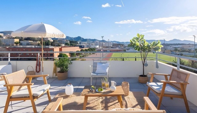 Apartment 'Quiet 3-bedroom Rooftop Terrace' with Shared Terrace