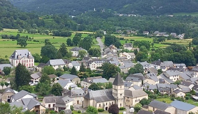 Apartment "Résidence Arriu Mage" with Mountain View, Private Pool & Wi-Fi