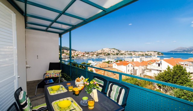 Apartment Radovan - One-Bedroom Apartment with Balcony and Sea View