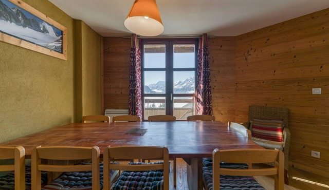 Apartment 'Regain 1' with Mountain View and Balcony