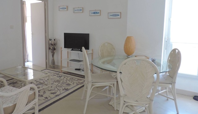 Apartment renovated to 100m from the port and shops