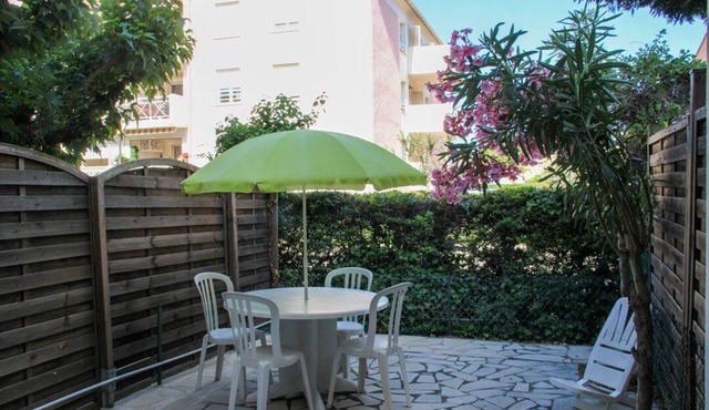 Apartment rental in a quiet neighborhood in Lavandou, cabin studio with 4 sleeps