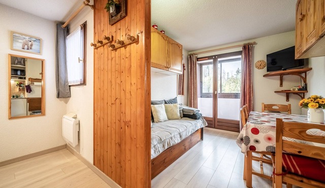 Apartment 'Residence Les Montagnes' with Private Terrace