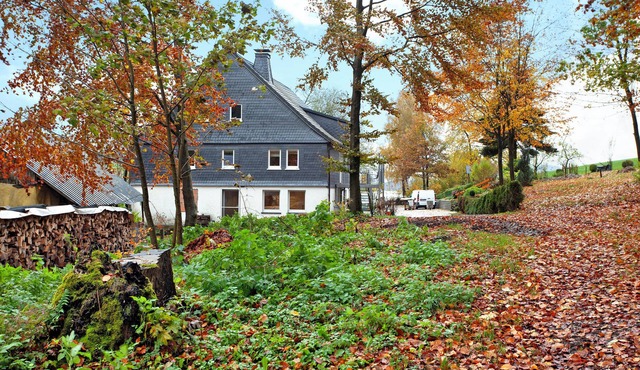 Apartment 'Richters Hof' with Mountain View, Shared Garden and Wi-Fi in Schmallenberg