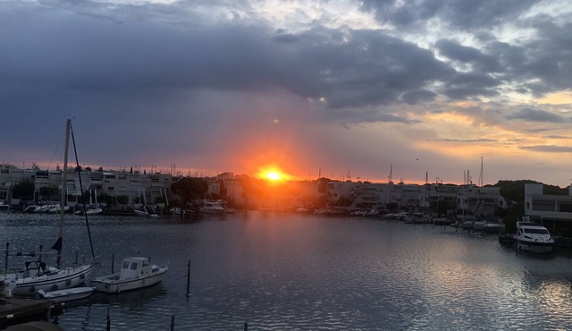 Apartment right by the sea