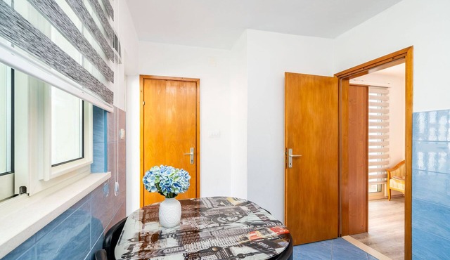 Apartment & Rooms Alan - One Bedroom Apartment with Balcony and Sea View
