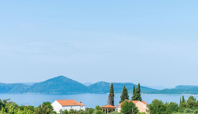 Apartment & Rooms Maždin - Triple Room with Mountain View (Soba Standard)